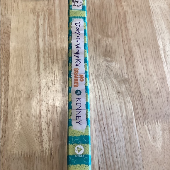 *SIGNED* Diary of a wimpy kid No Brainer book - Picture 7 of 7